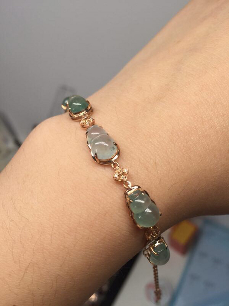 7272翡翠小葫芦手链 冰种的 看起来小小的 圆滚滚胖乎乎的 晶莹