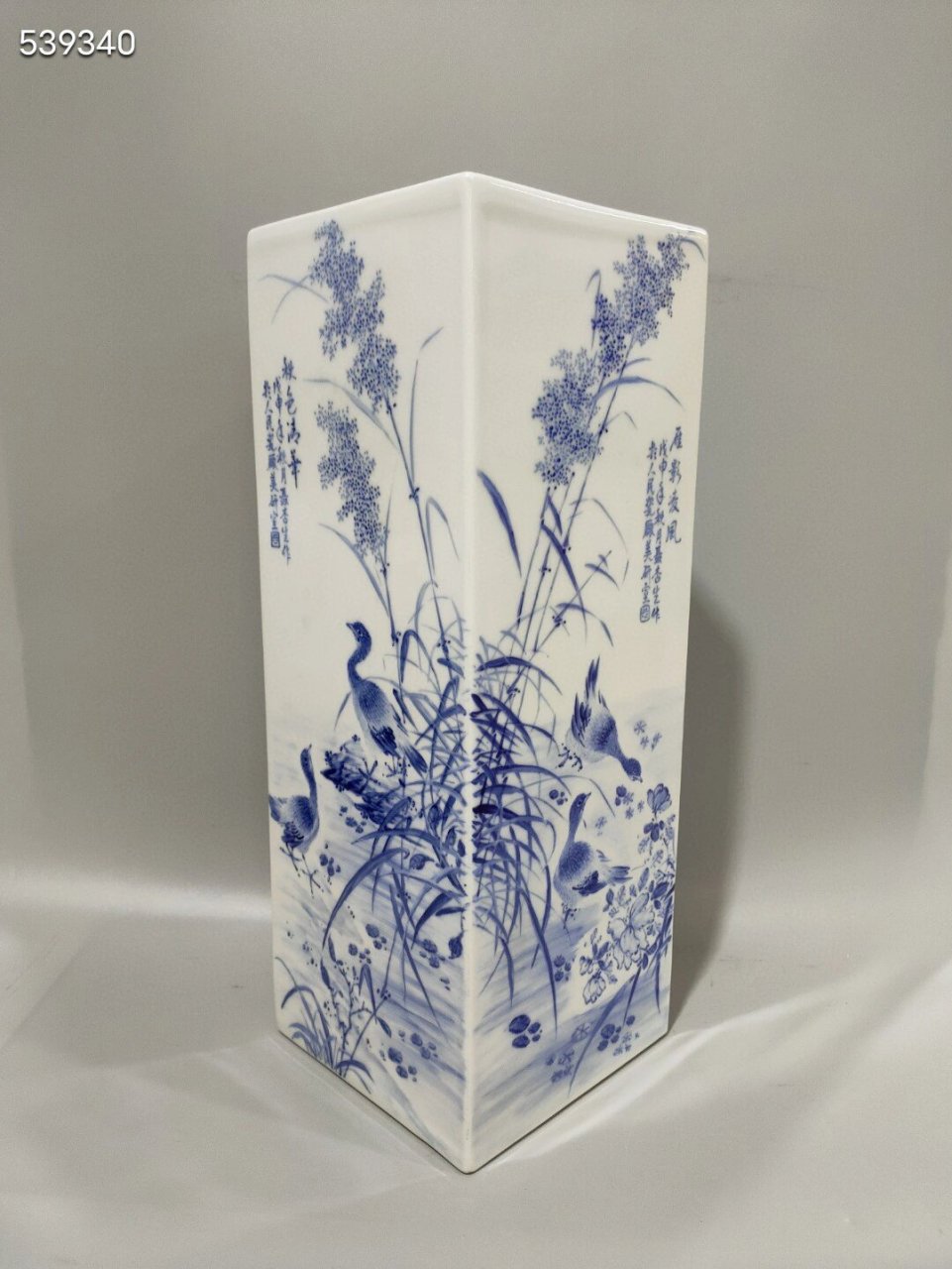 一九六八年,聂杏生青花花鸟纹四方书画筒,高41.3cm,口径5.3cm,底径5.