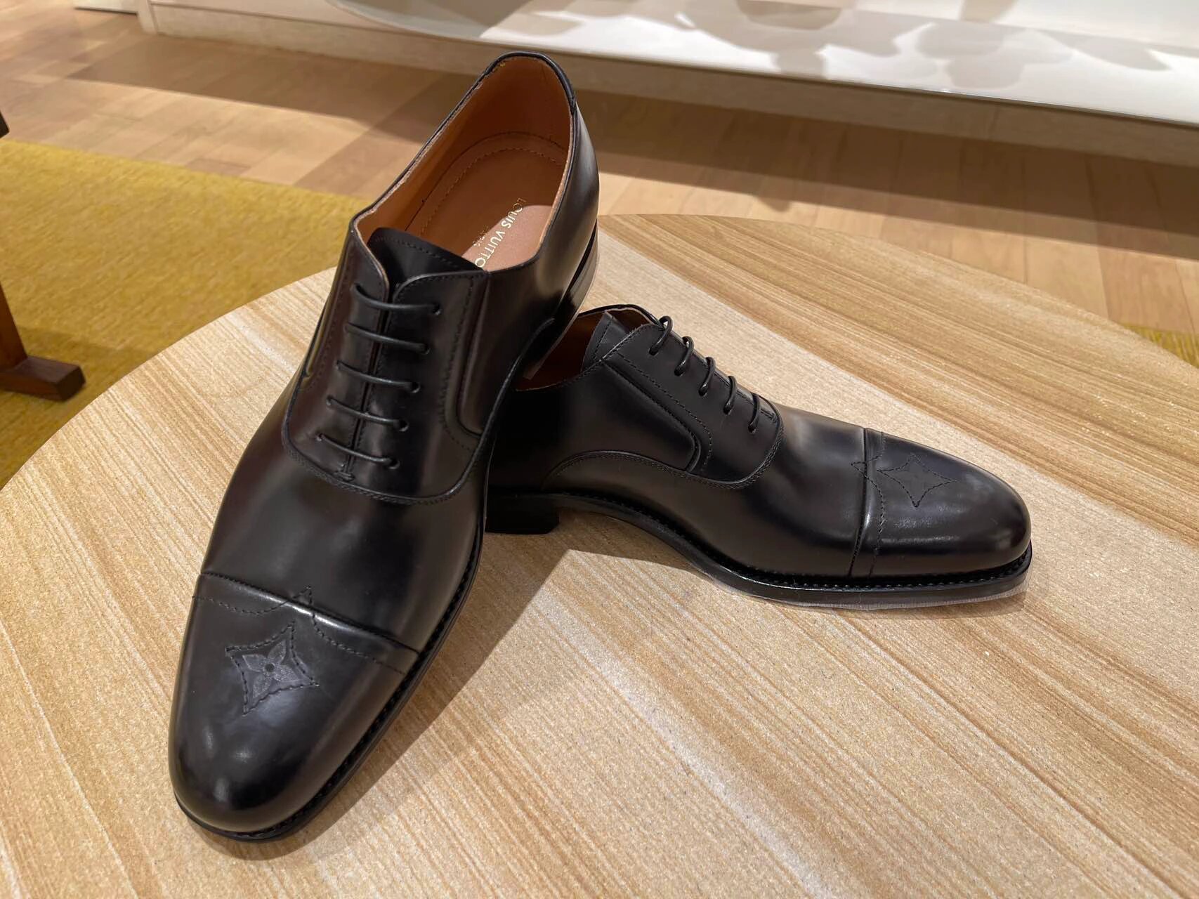 lv男士皮鞋新款