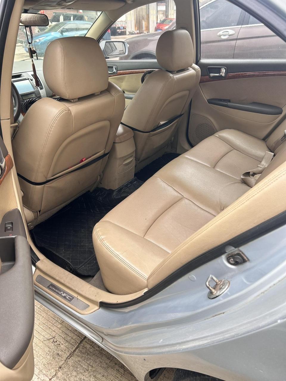 09年现代领翔全车原版,内饰精品,一个b级车,价格便宜