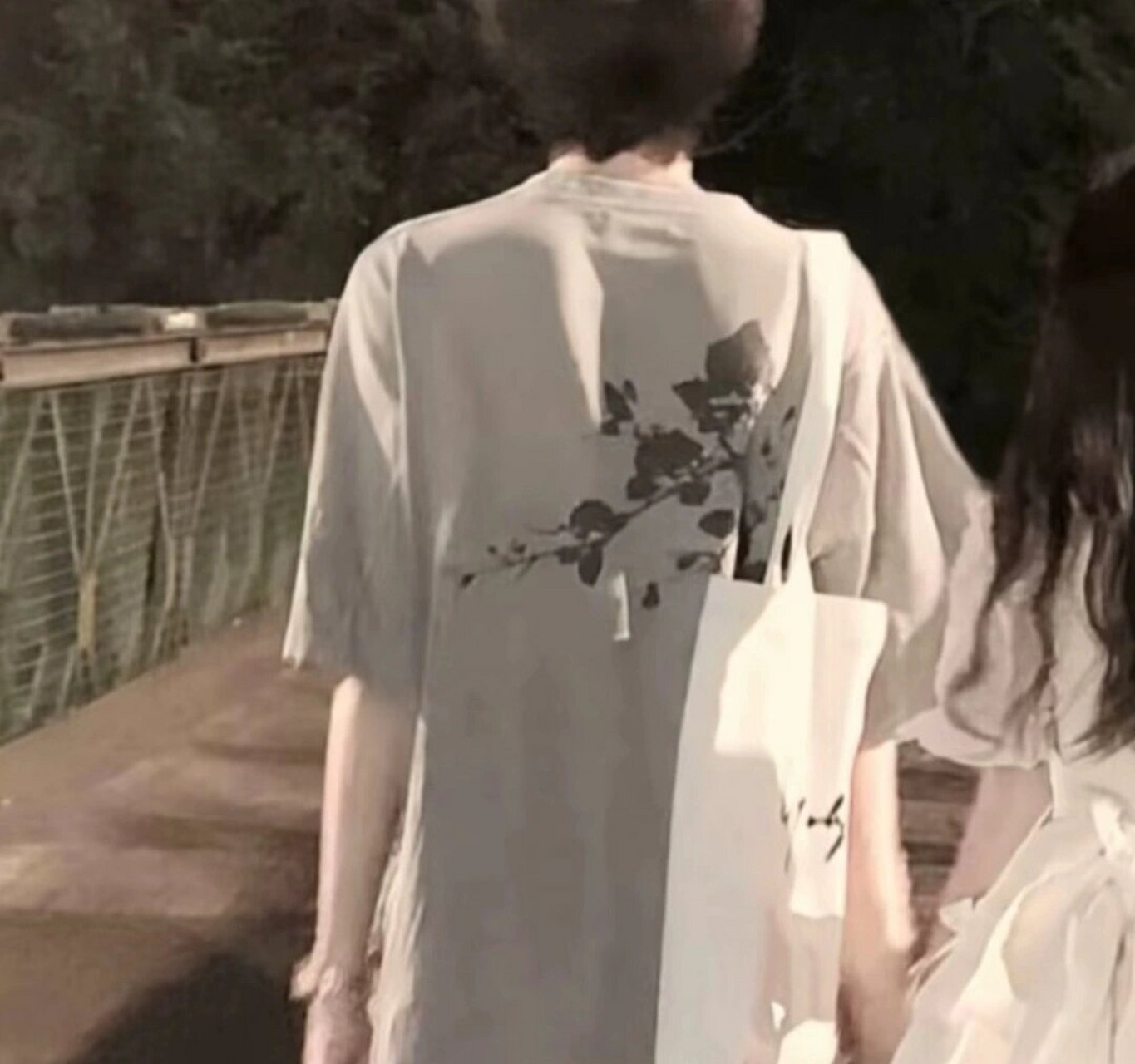 一眼钟意的氛围感背影情头 (图片皆源于网络侵删致歉)