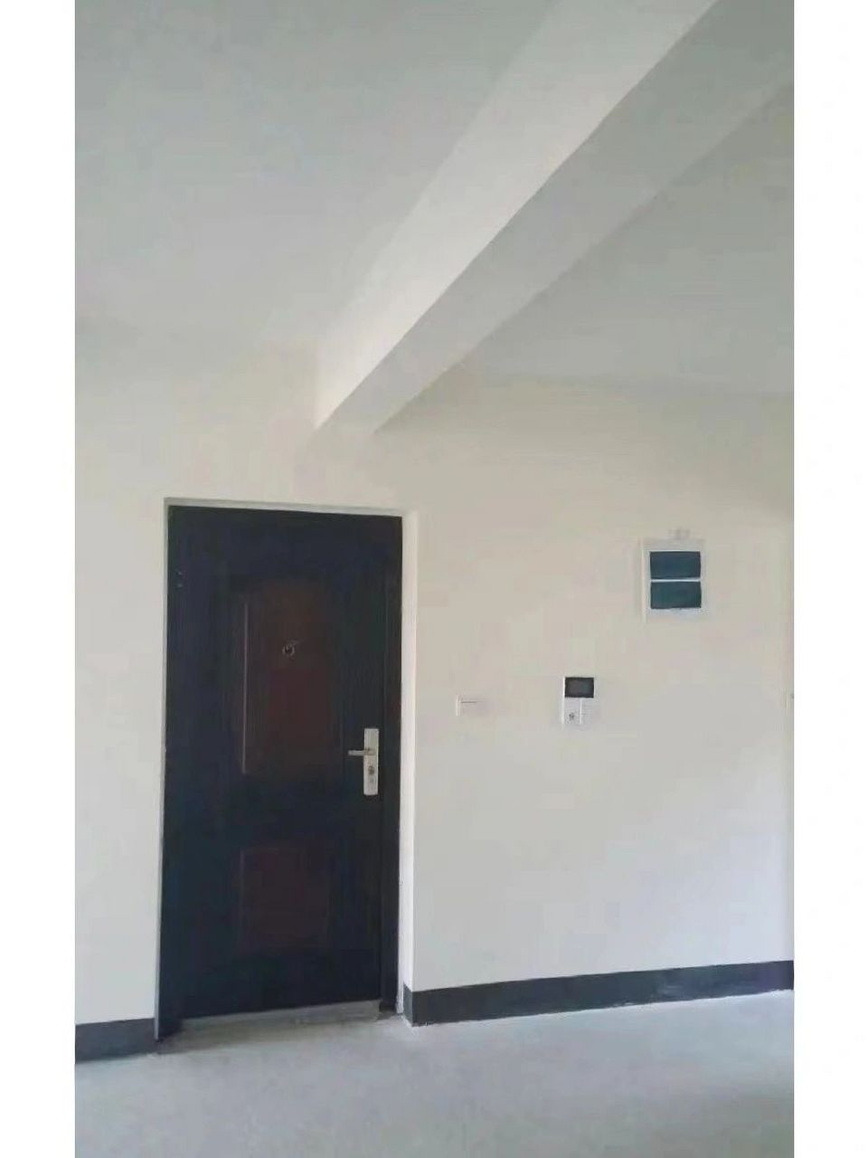 横梁压门 "横梁压门"在很多户型的构造上,设计建造上存在一个躲不掉的