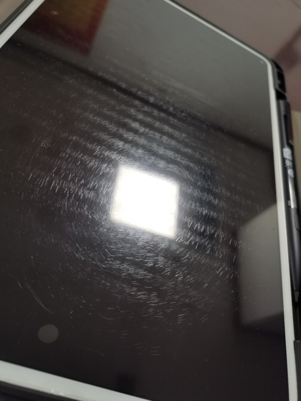 水凝膜唯一的弊端 就写几天上面全都是划痕了可是钢化膜不好写,类纸膜