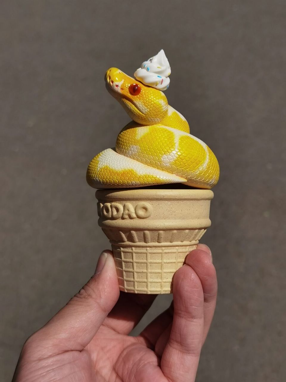 分享一个可爱蛇蛇97手办 摩点找球蟒冰激凌它就会出现,相当不错的