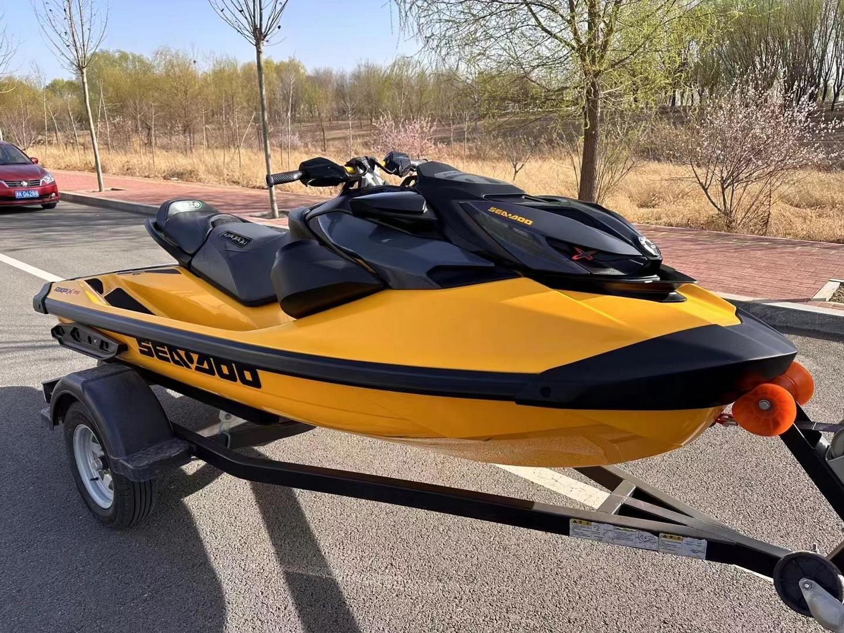 23年庞巴迪rxp300竞技版,彩屏 整艇原版原漆 30小时左右 全国四s联保