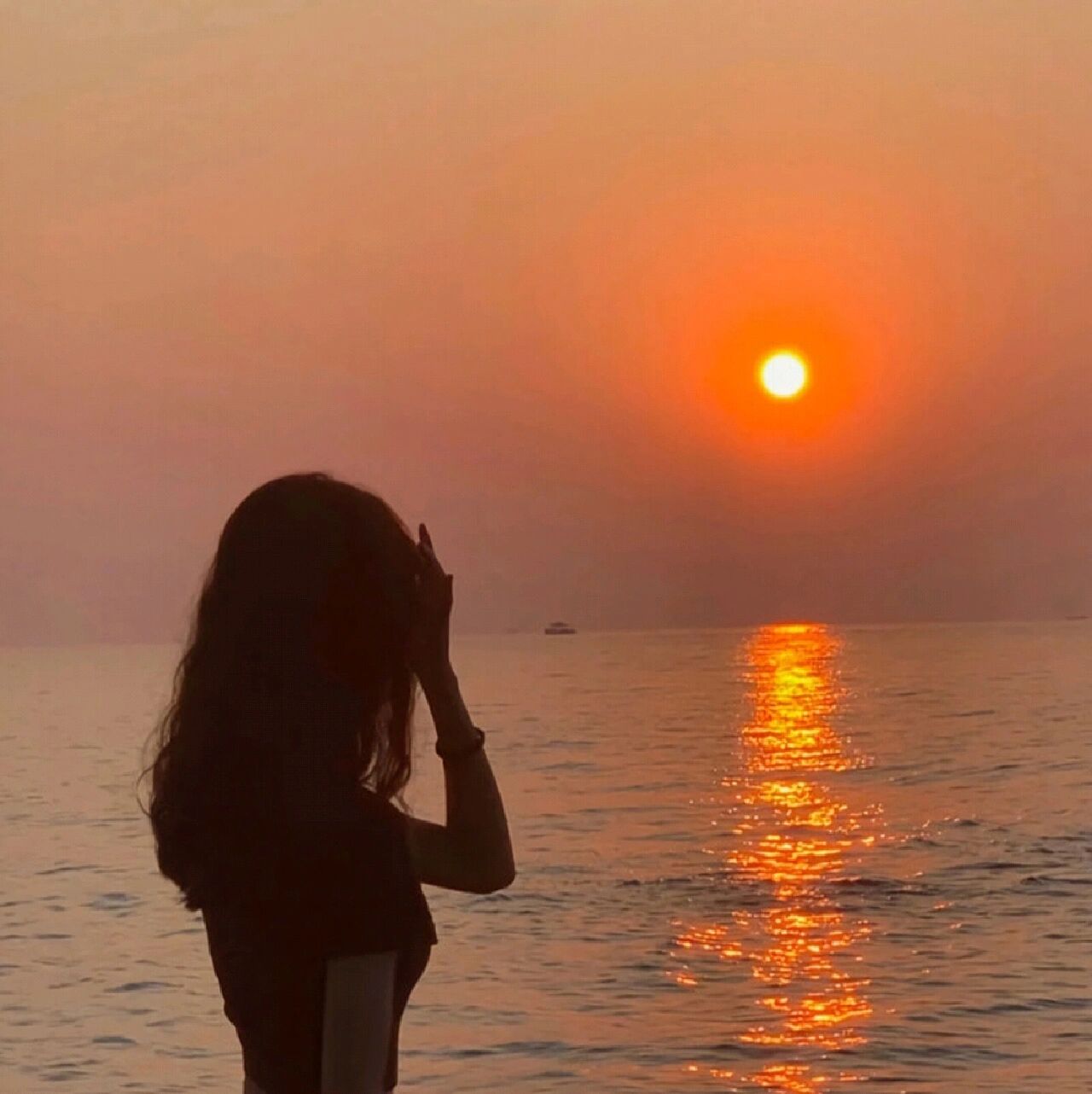 女生头像~夕阳和大海也许是最好的陪伴