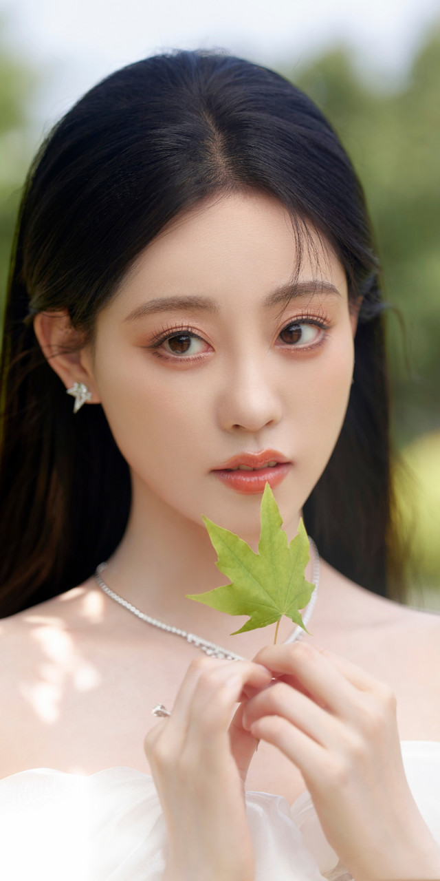 祝绪丹白色蕾丝鲜花抹胸裙