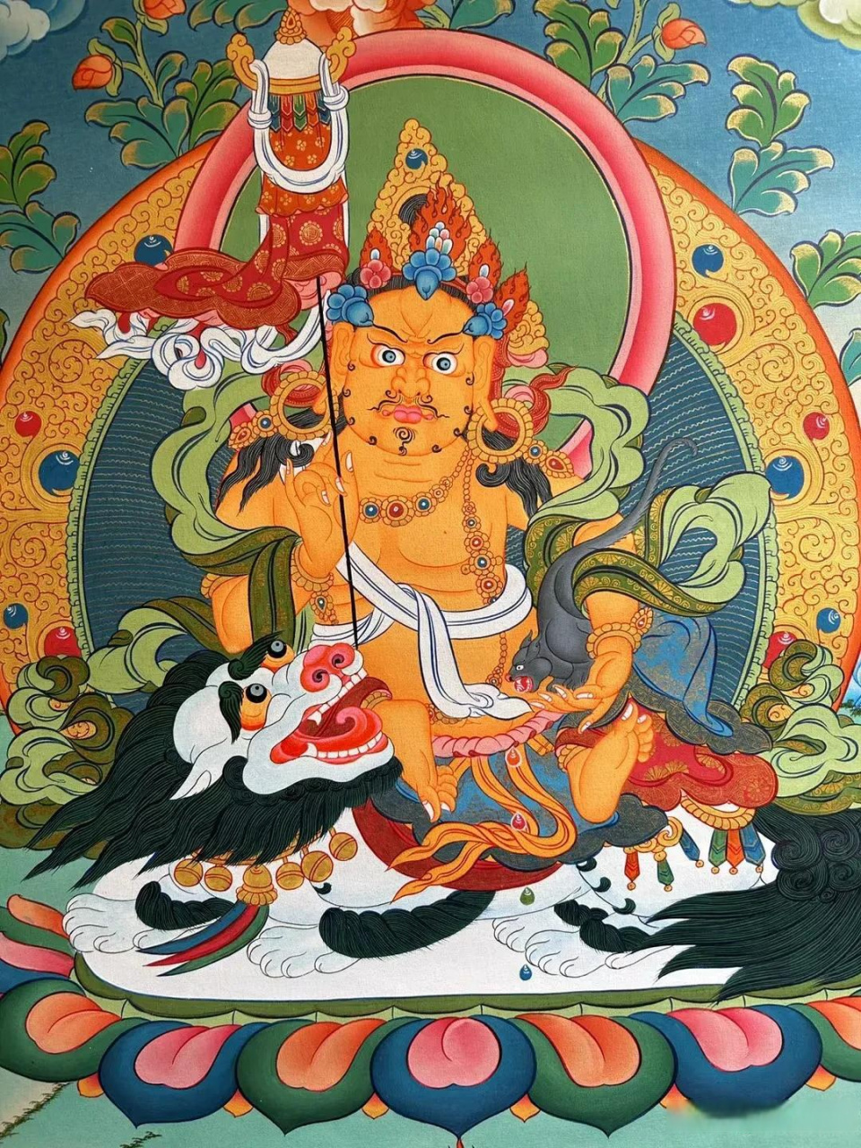 【财宝天王】        也是黄财神,为北方司众财之首领,掌无尽宝库,修