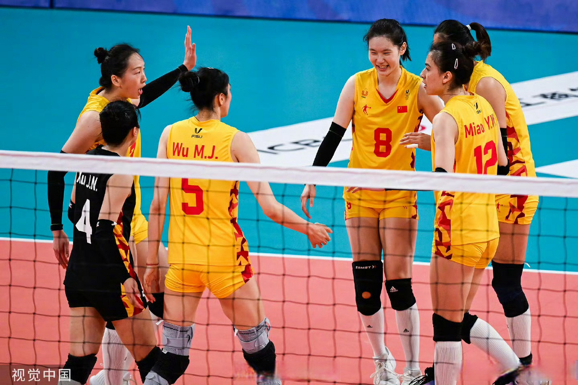 【大运会中国女排战胜日本夺金】在昨晚结束的成都大运会女子排球决赛