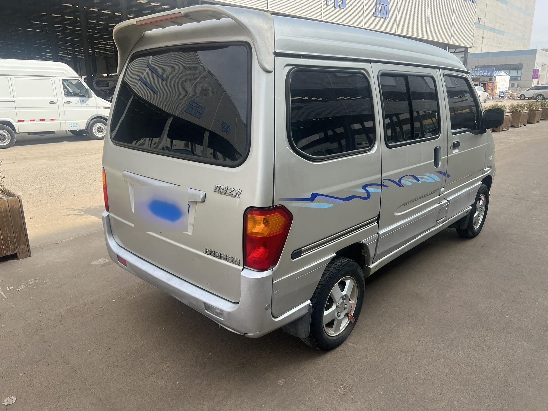 2013年2月五菱之光6376nf,1.0l手动8座,原版原漆,9