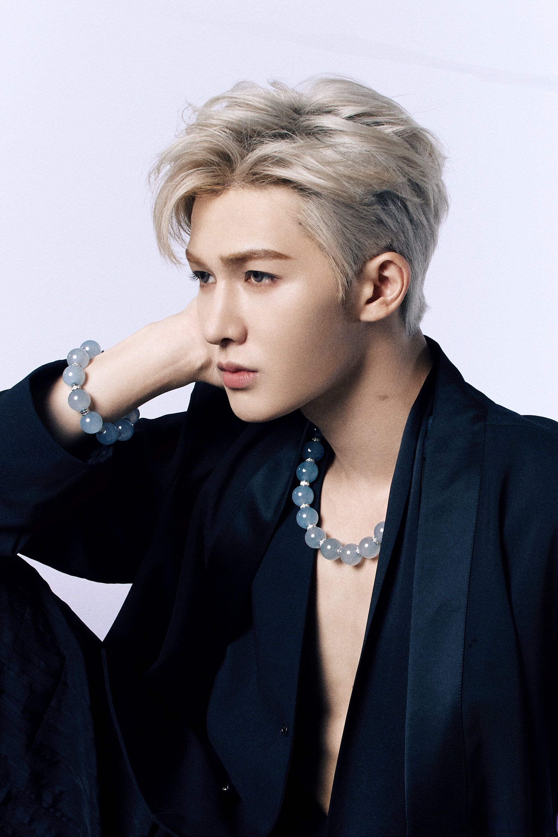 朱正廷金发新中式#乐华年会红毯大赏,朱正廷金发出场,新中式造型狙揶