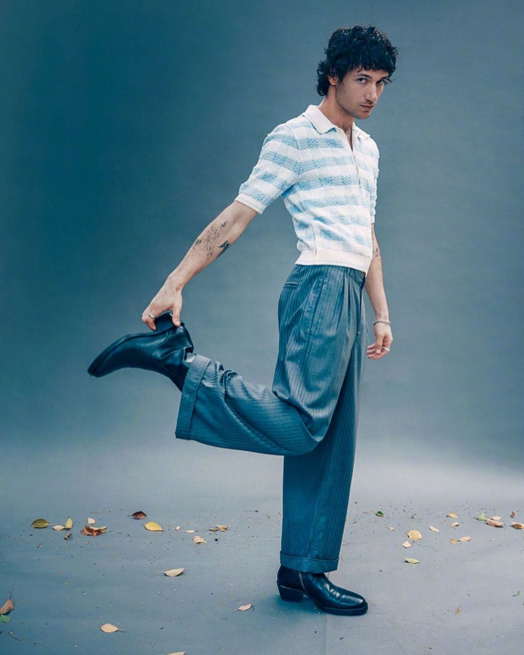 美国创作男歌手 jeremy zucker 最新"fault magazine"封面内页写真