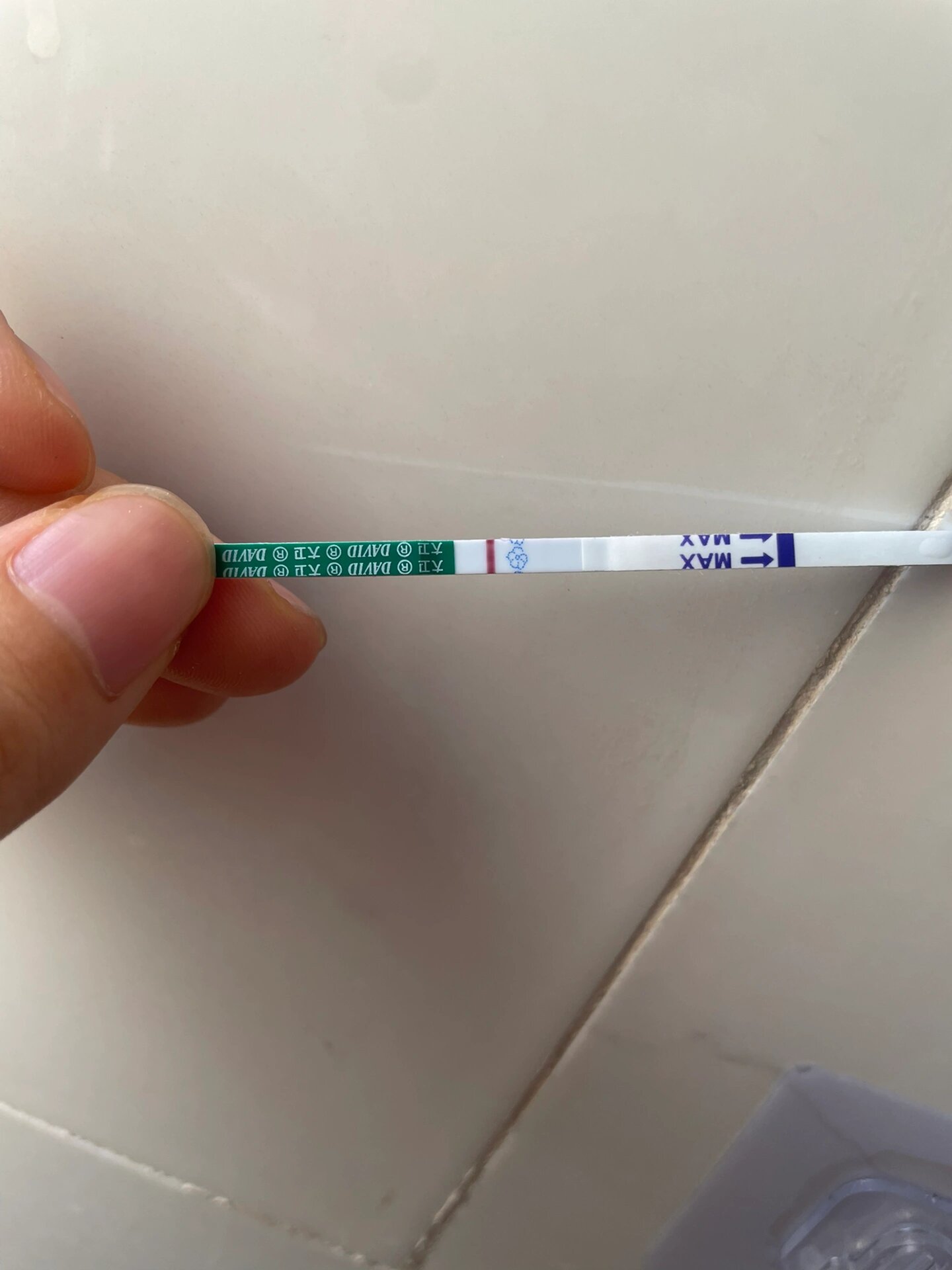 前两天有这种意念灰排卵试纸强阳这两天没了 这两天试纸都是大白板,是