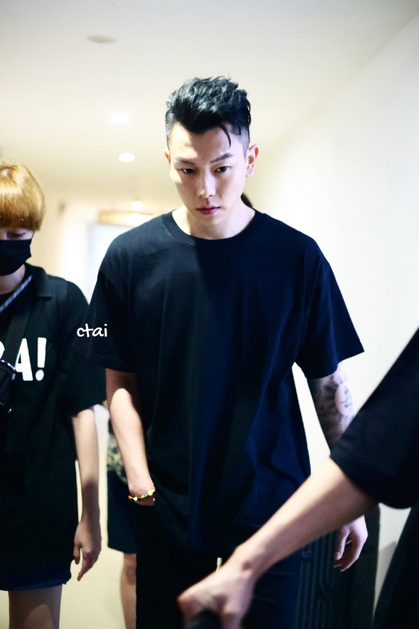 这也太帅了!  #瘦子eso# #披荆斩棘的哥哥# 图片cr:豹紧小麦