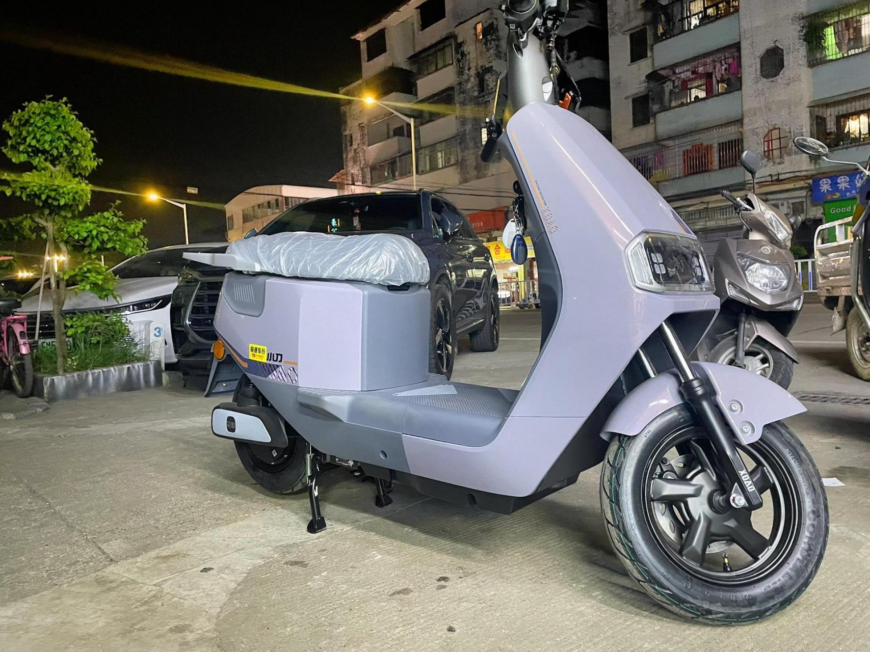 出货小刀新款电动车星汉一台,超强操控性能,续航里程长,动力充足,大