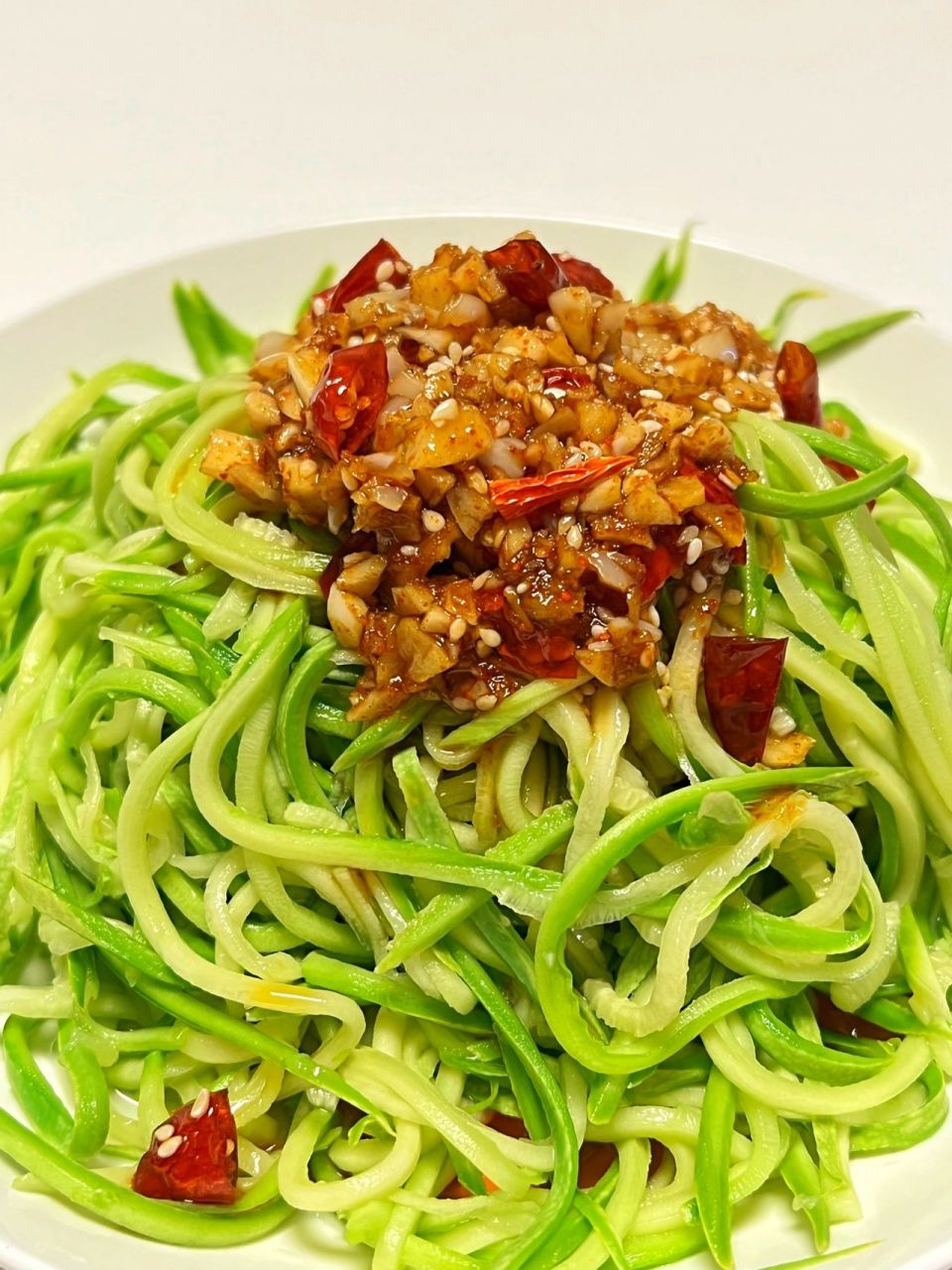 97夏日必备|酸辣爽口的凉拌西葫芦 巨好 今天来做一道凉拌西葫芦