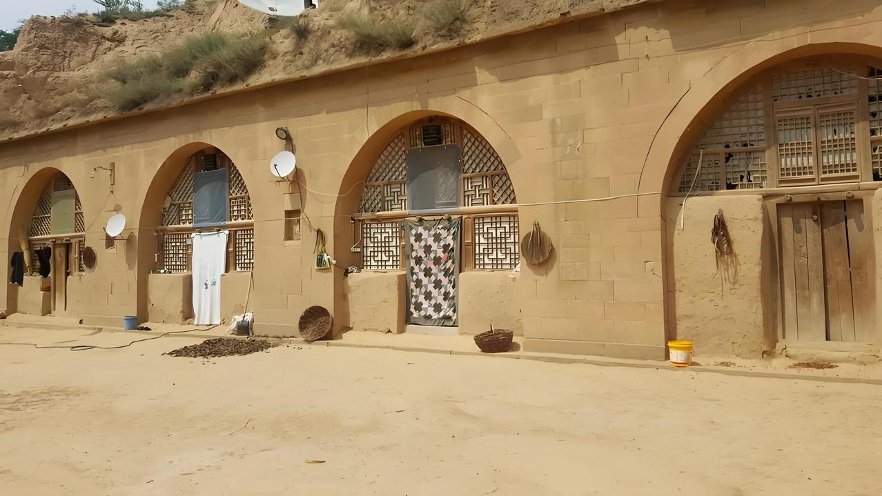 陕北窑洞是中国西北黄土高原上古老而具有特色的民居形式,具有四千