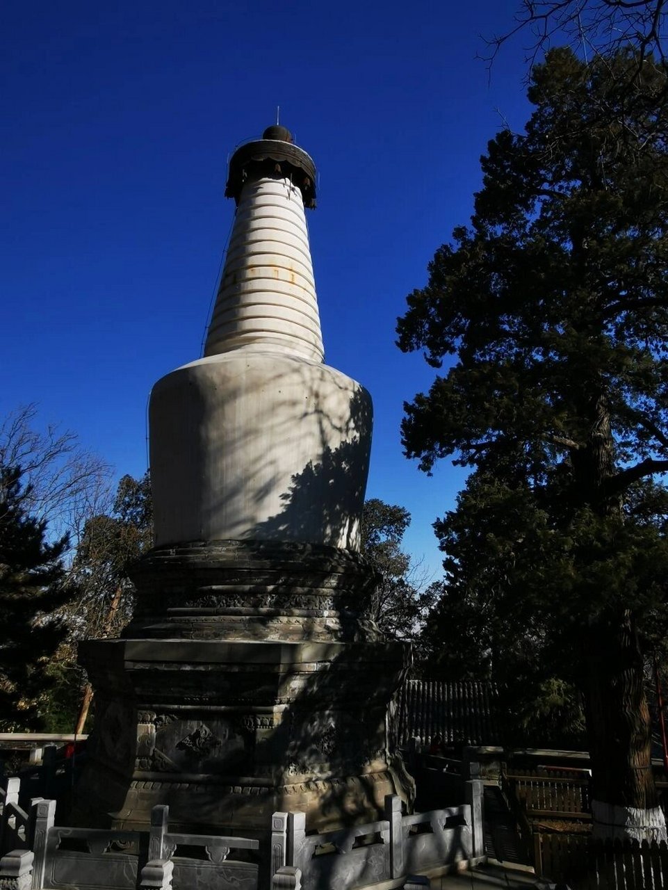 20元/人 开放时间:9:00～17:00 大觉寺简介 大觉寺位于北京市海淀区