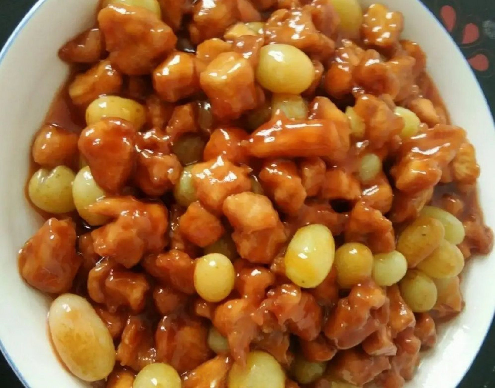 今天介绍山东济宁特色美食:葡萄鸡丁!