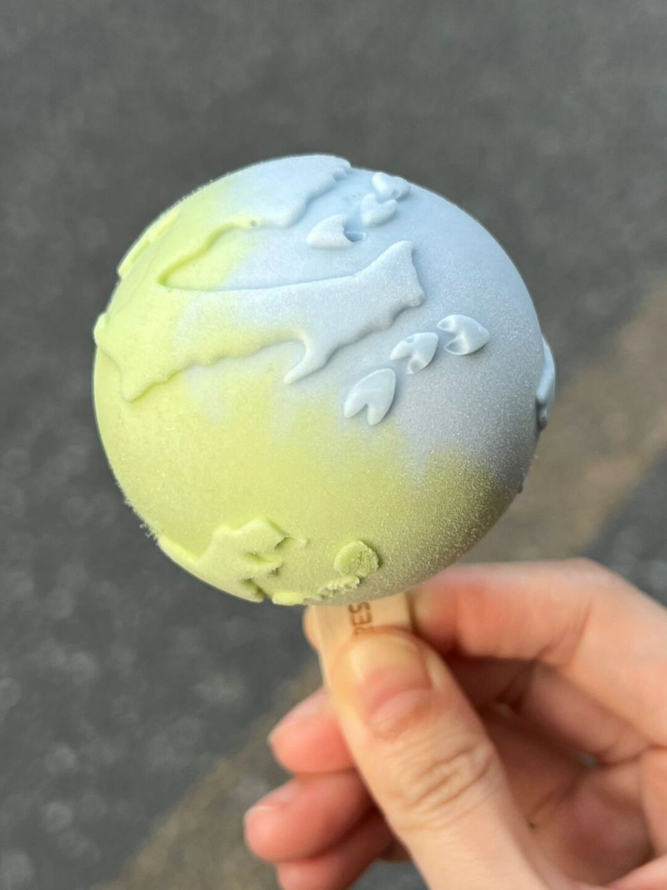 盒马x oatly燕麦星球雪糕 绿色是玫珑蜜瓜口味90 蓝色是椰椰口味