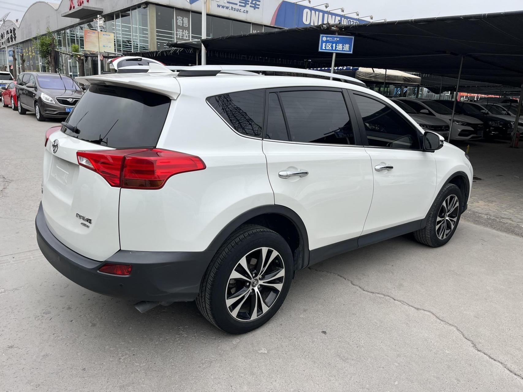 丰田小公主,2.5四驱豪华,带差速锁,带座椅加热,电动座椅,全景大天窗