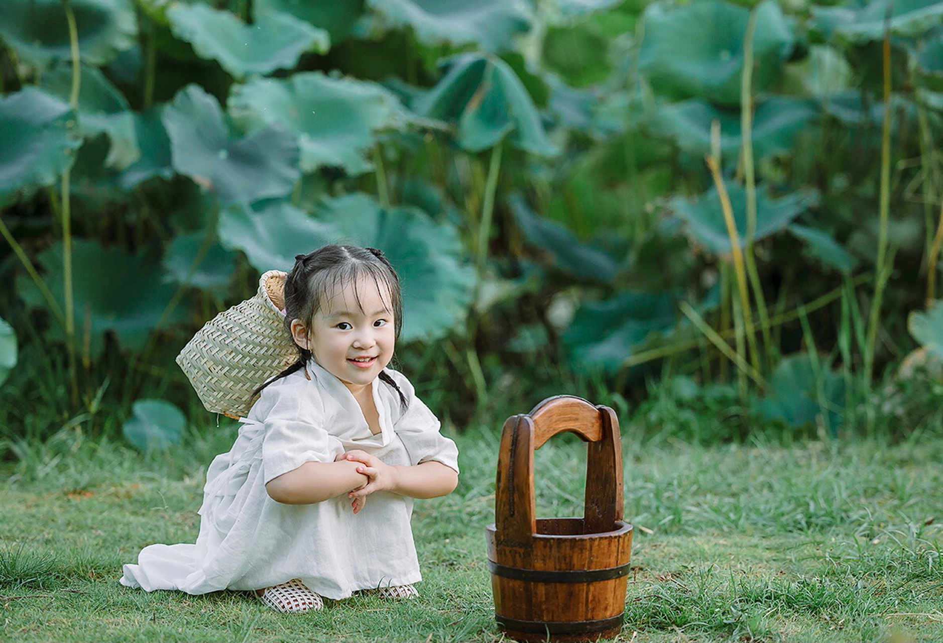 儿童写真|夏天最适合小女孩拍的荷塘采莲照 7915又是骗人生女儿