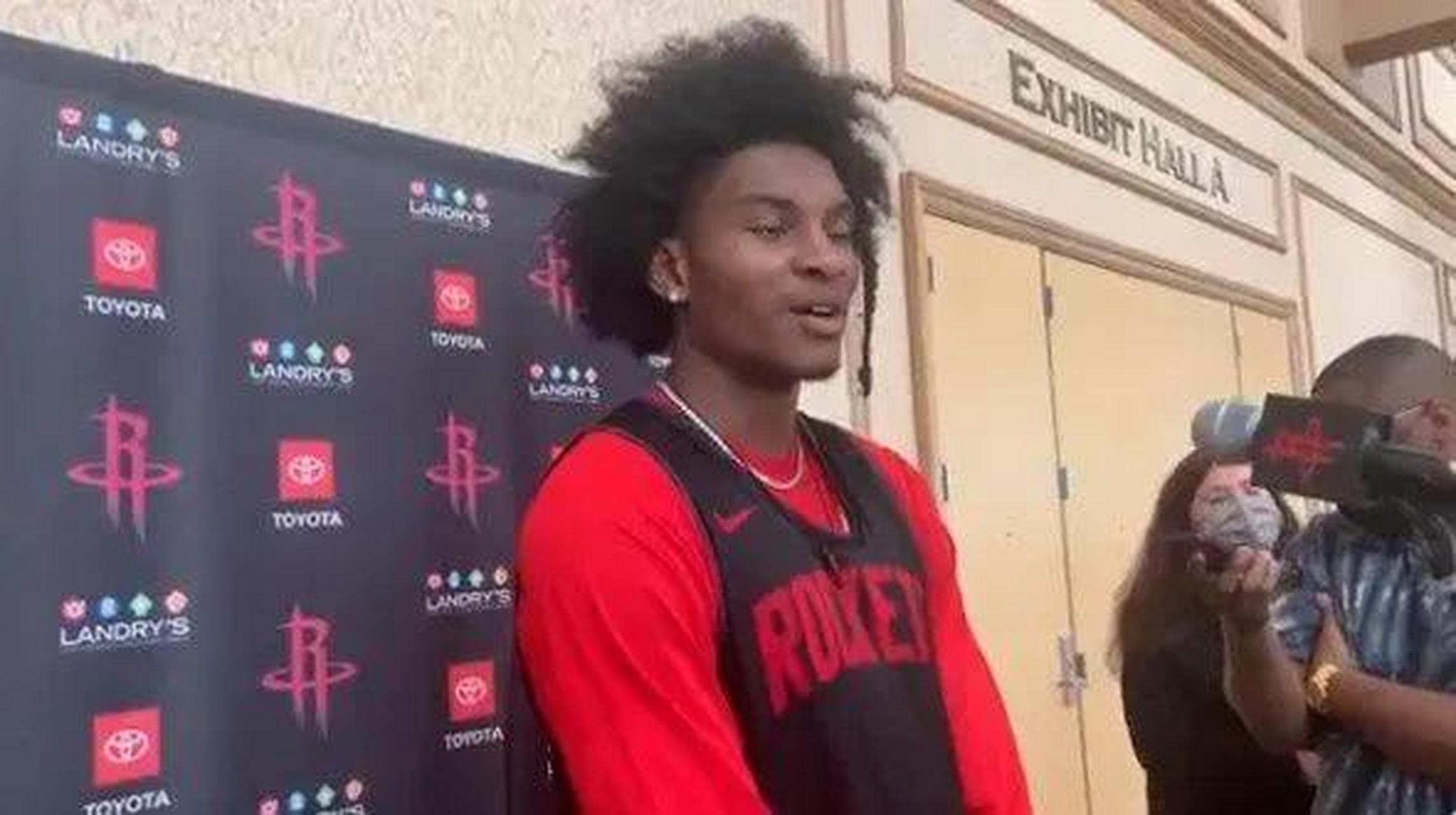 火箭控卫小凯文-波特近日接受了采访,传递以下消息: 1.