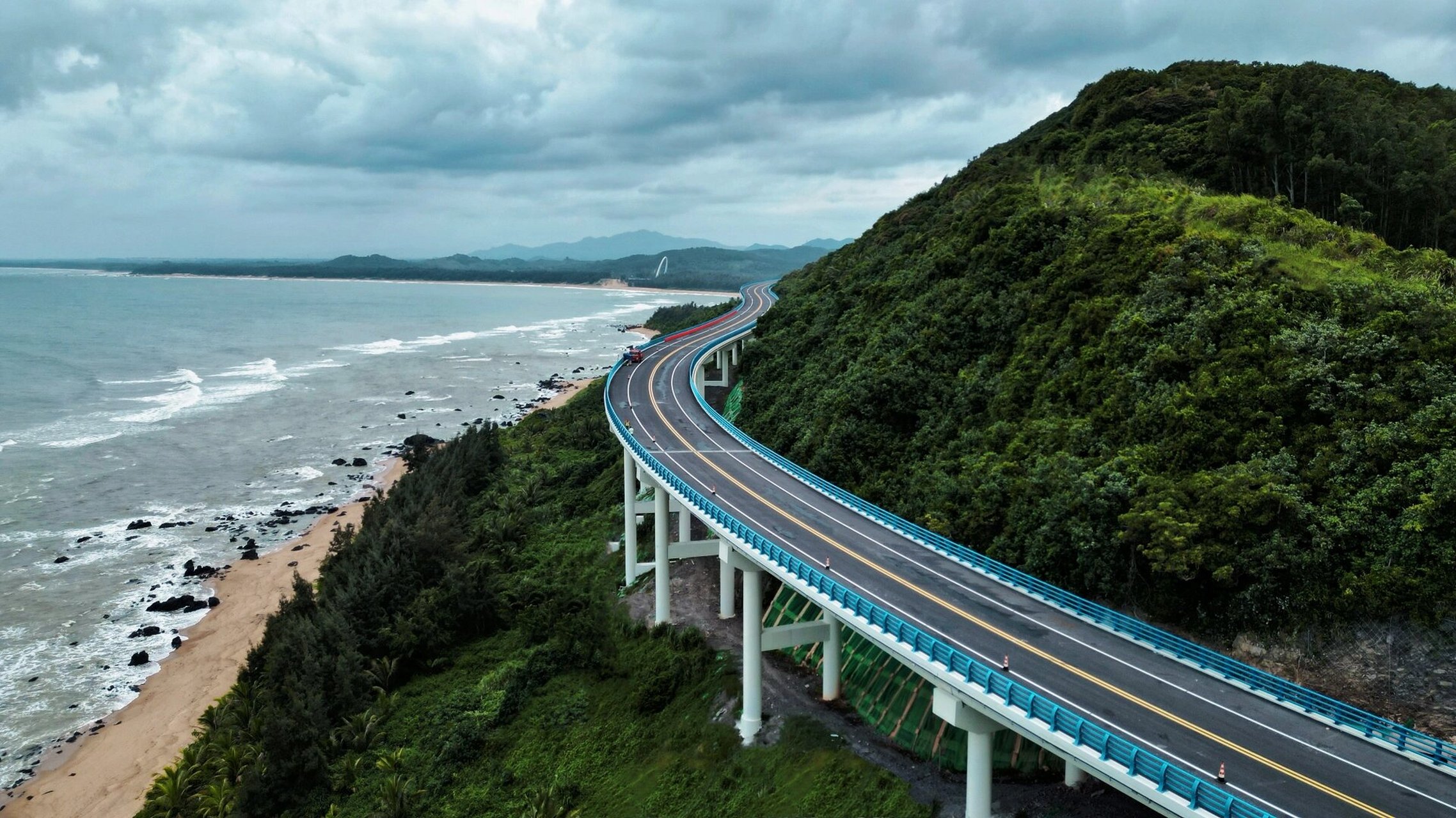 环岛旅游公路万宁正门岭段 海南环岛旅游公路万宁正门岭段就要通车了