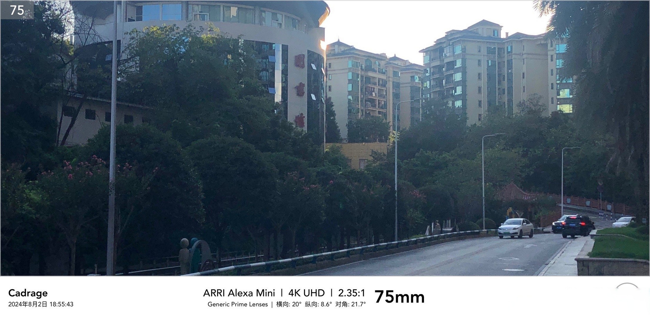 对于越来越具有国际范儿的解放碑商圈来说,自力巷就如重庆美女隐藏在