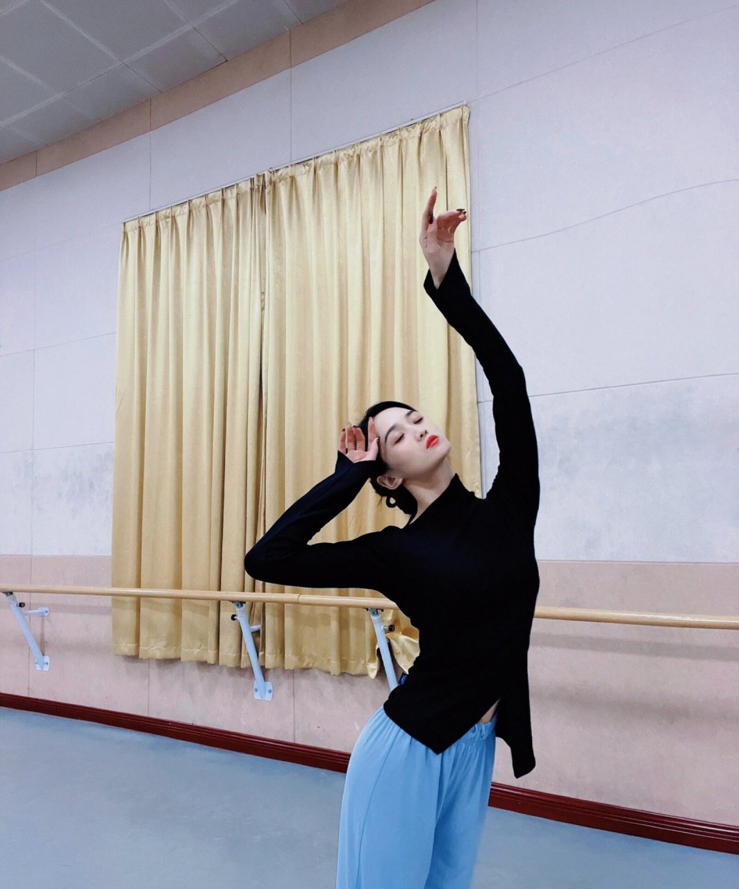 古典舞舞姿造型/拍照/舞蹈生日常 岁月为光,生活为影… 冬日里的一丝