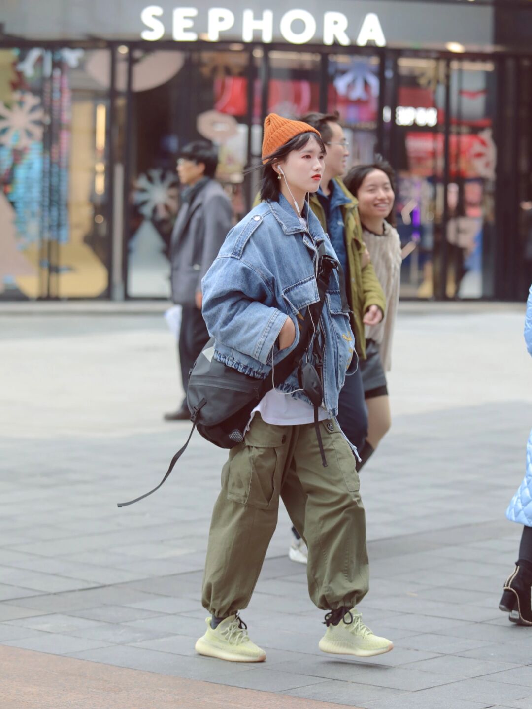 搭配# #街拍# #街头摄影# #索尼#  #相机配件分享# #重庆街拍
