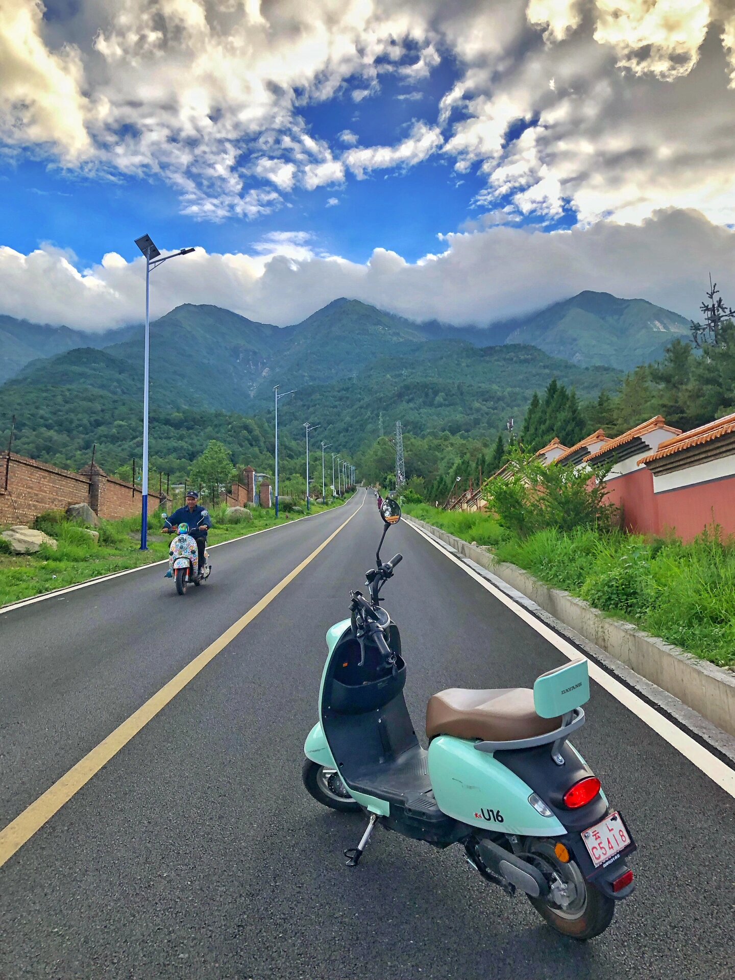 风景不输现在的大理网红公路(弘圣路),而且这里没什么车,拍照91更