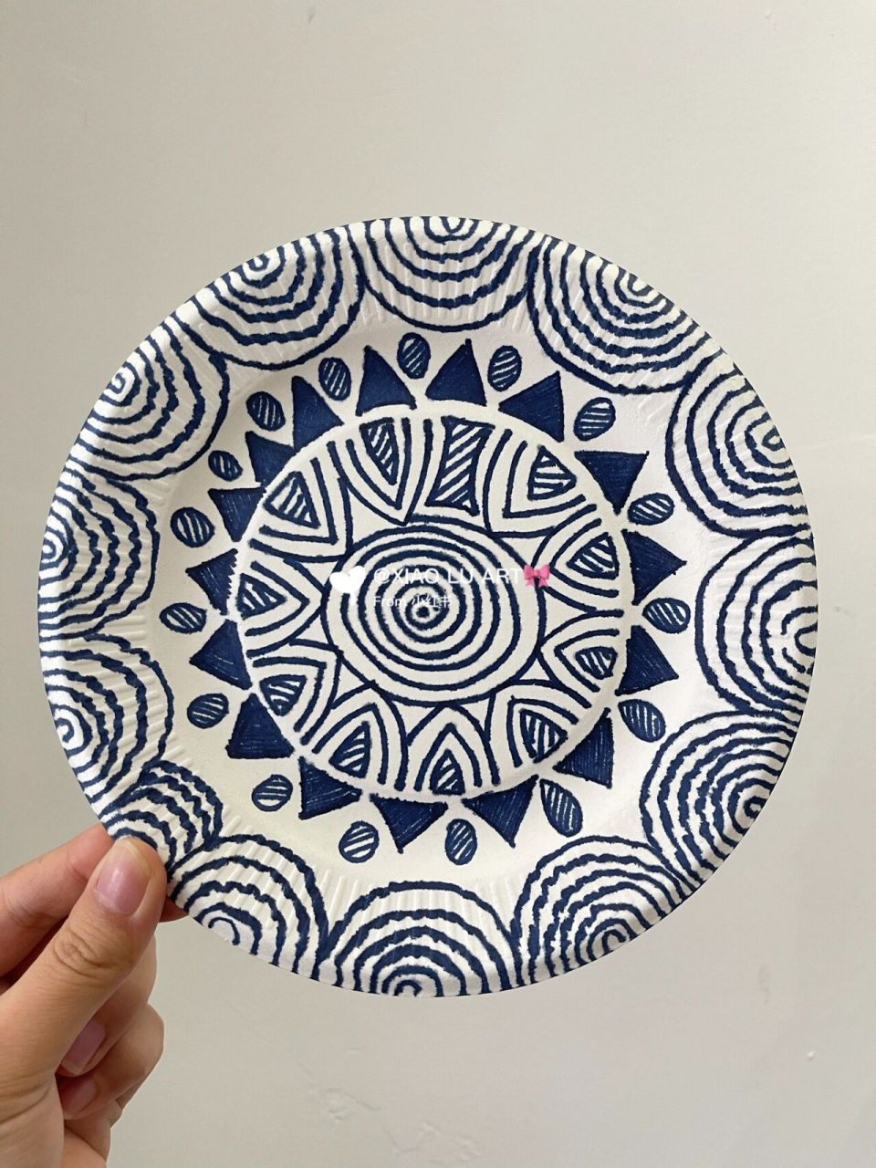 青花瓷盘子画线描图片