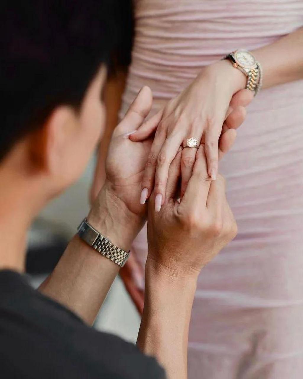 4克拉巨型钻石戒指套牢马来西亚女友,孔令奇在美国出生,当过歌手,不过