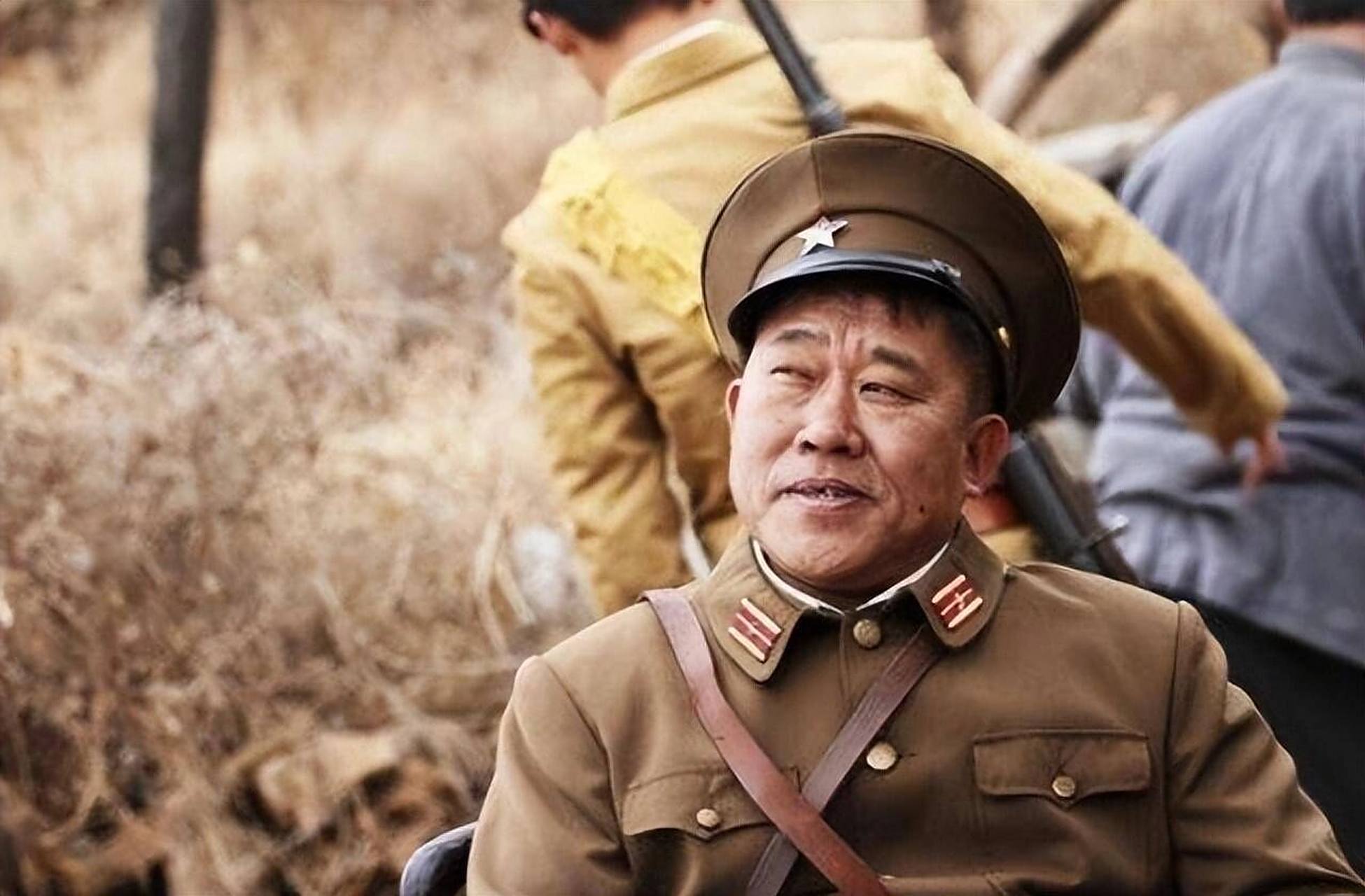 演员杜旭东为女儿操碎了心,带着外孙生活 演员杜旭东饰演过不少穷凶