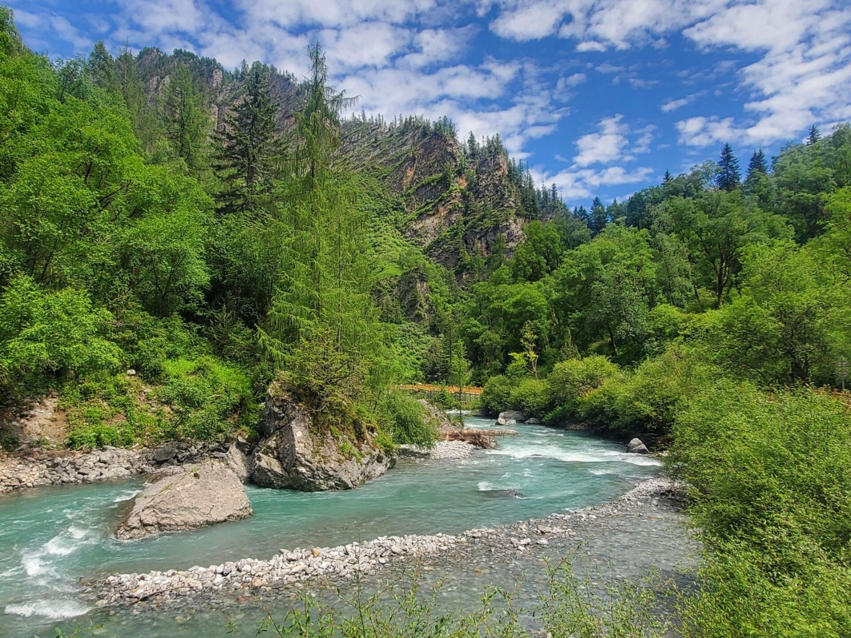 甘南秘境7414大峪沟   甘南大峪沟 门票:150元 惠票:80元 时效:2