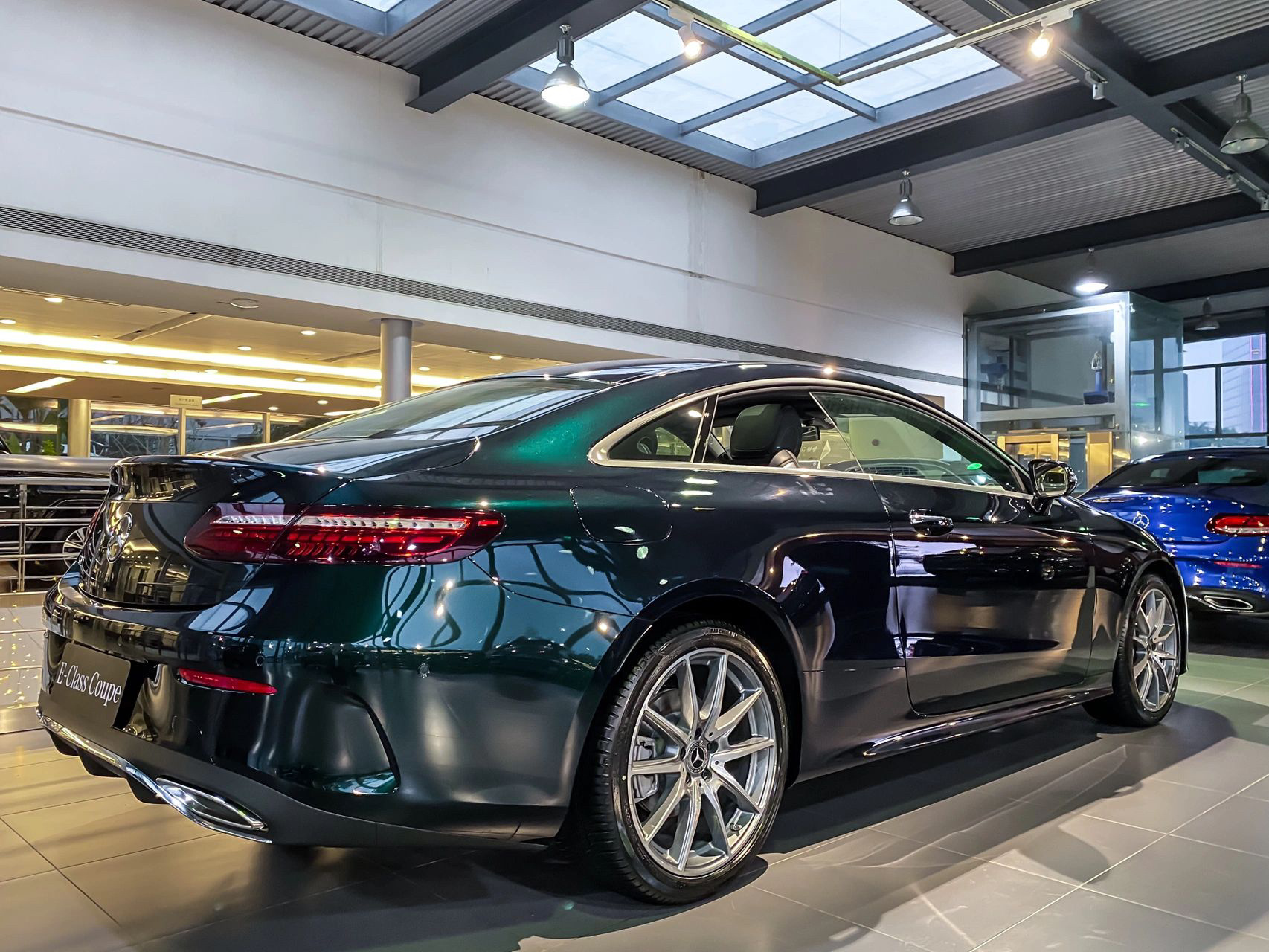 e260coupe最美双门轿跑车 祖母绿 岩浆灰米内 选装 岑木饰板(408090