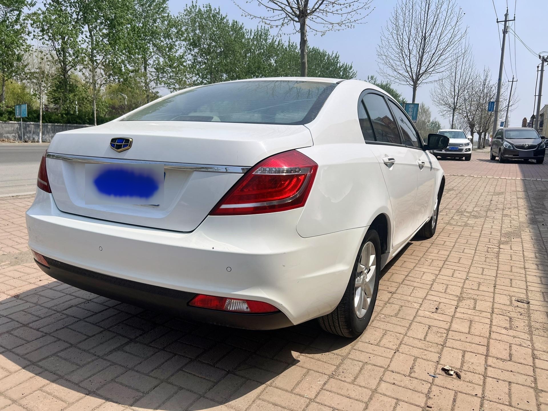 吉利帝豪ec7,实表六万五千公里,备胎都没有下过地,内饰简直媲美新车