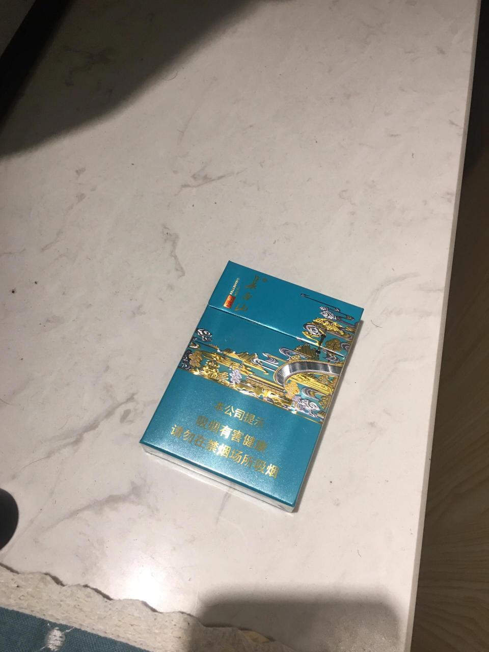 口粮分享 继炫赫门之后,又找到一款好抽的香烟.长白山国风中支