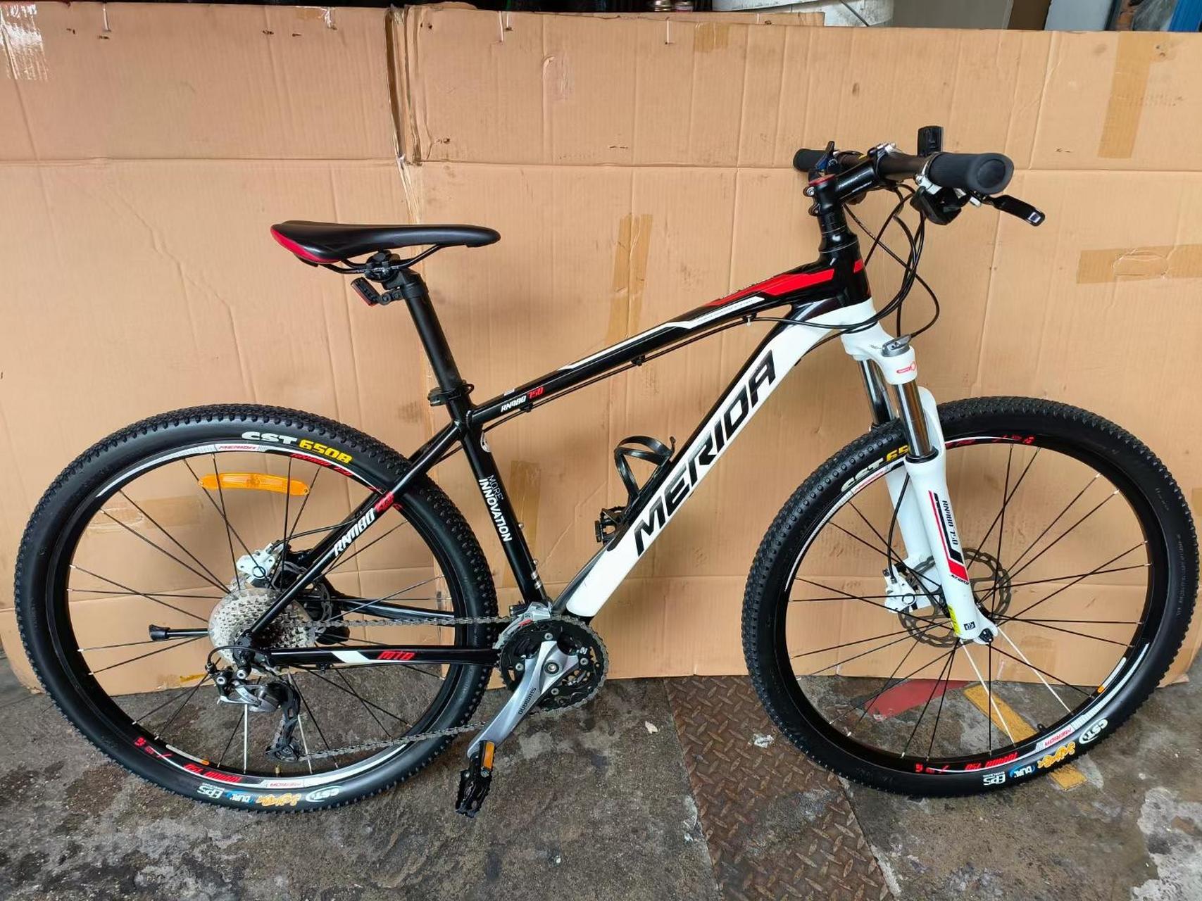 美利达兰博750,前后双油碟27速,前叉带线空锁死,车架17寸,成色很新