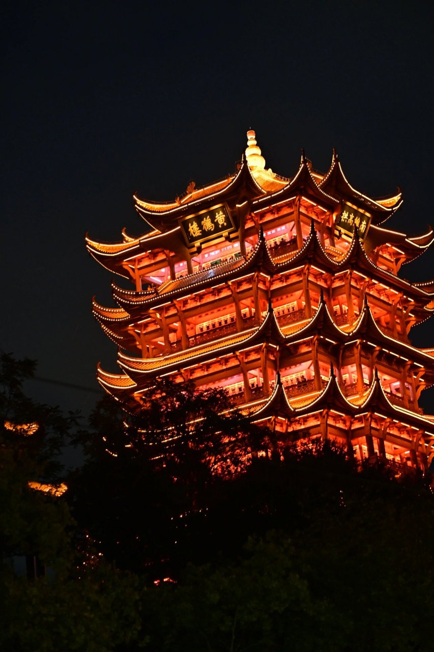 湖北武汉之——黄鹤楼 在司门口黄鹤楼站c出口的红墙,拍照真的是绝佳