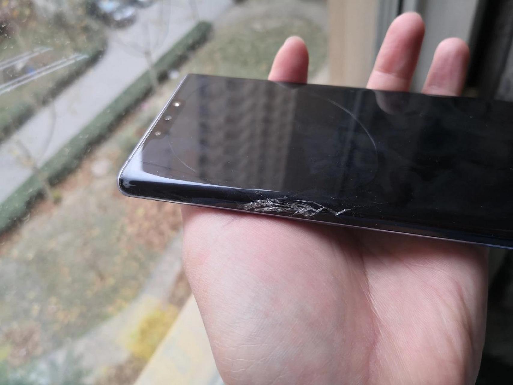 mate30pro换屏1600 换手机还是换屏幕 现在完好的手机二手卖价应该