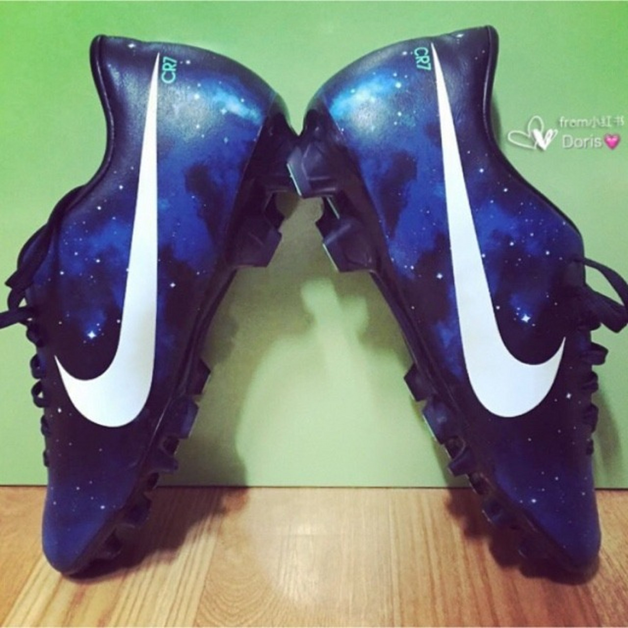 我要为它抢首发# 耐克梦幻星空c罗刺客9代球鞋,我和男票都是c罗的