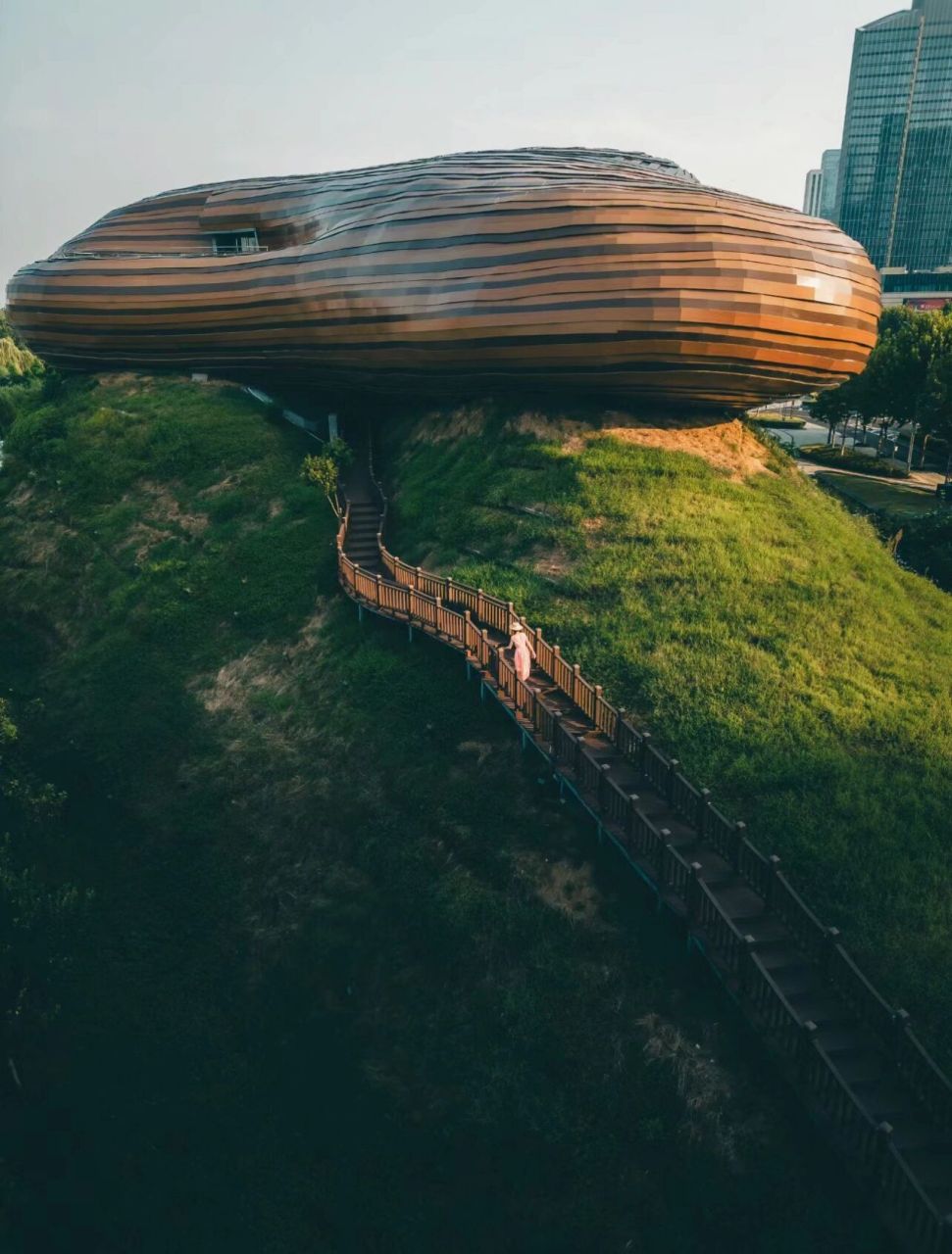 去溧阳博物馆打卡溧阳焦尾琴建筑地标 参观博物馆内的历史文物 去桂林