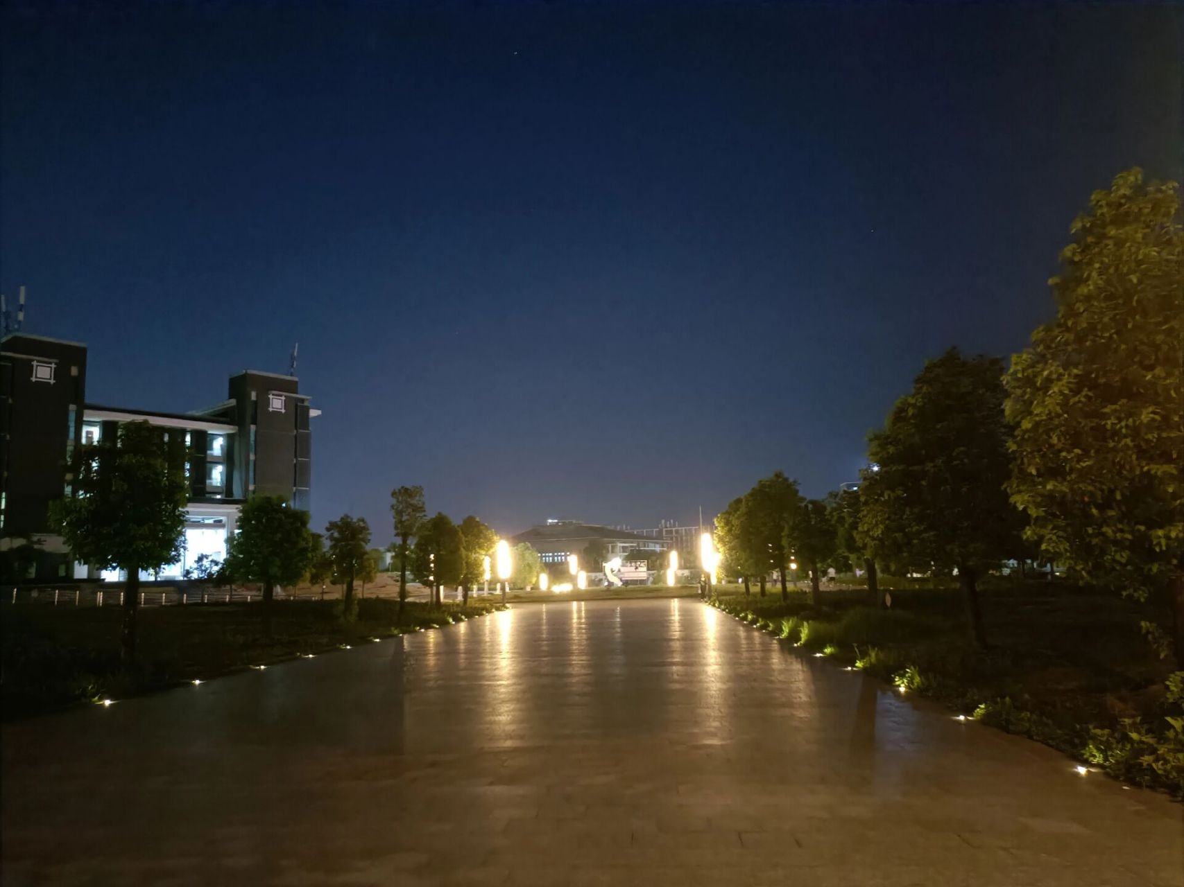 广西金融职业技术学院西校区  校园夜景