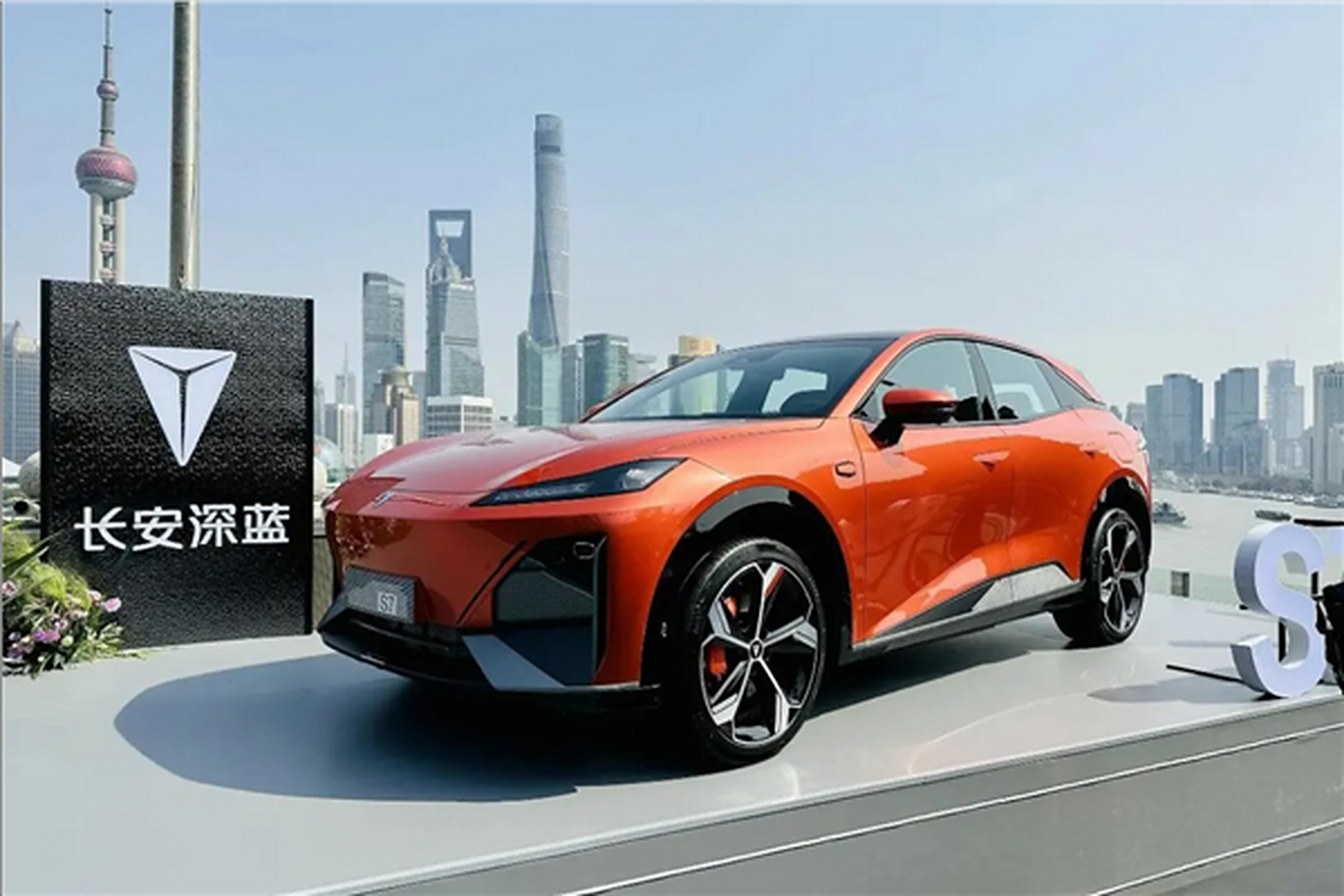 深蓝 s7 车型 35 天交付量破万】  8月5日消息,据长安深蓝汽车官方