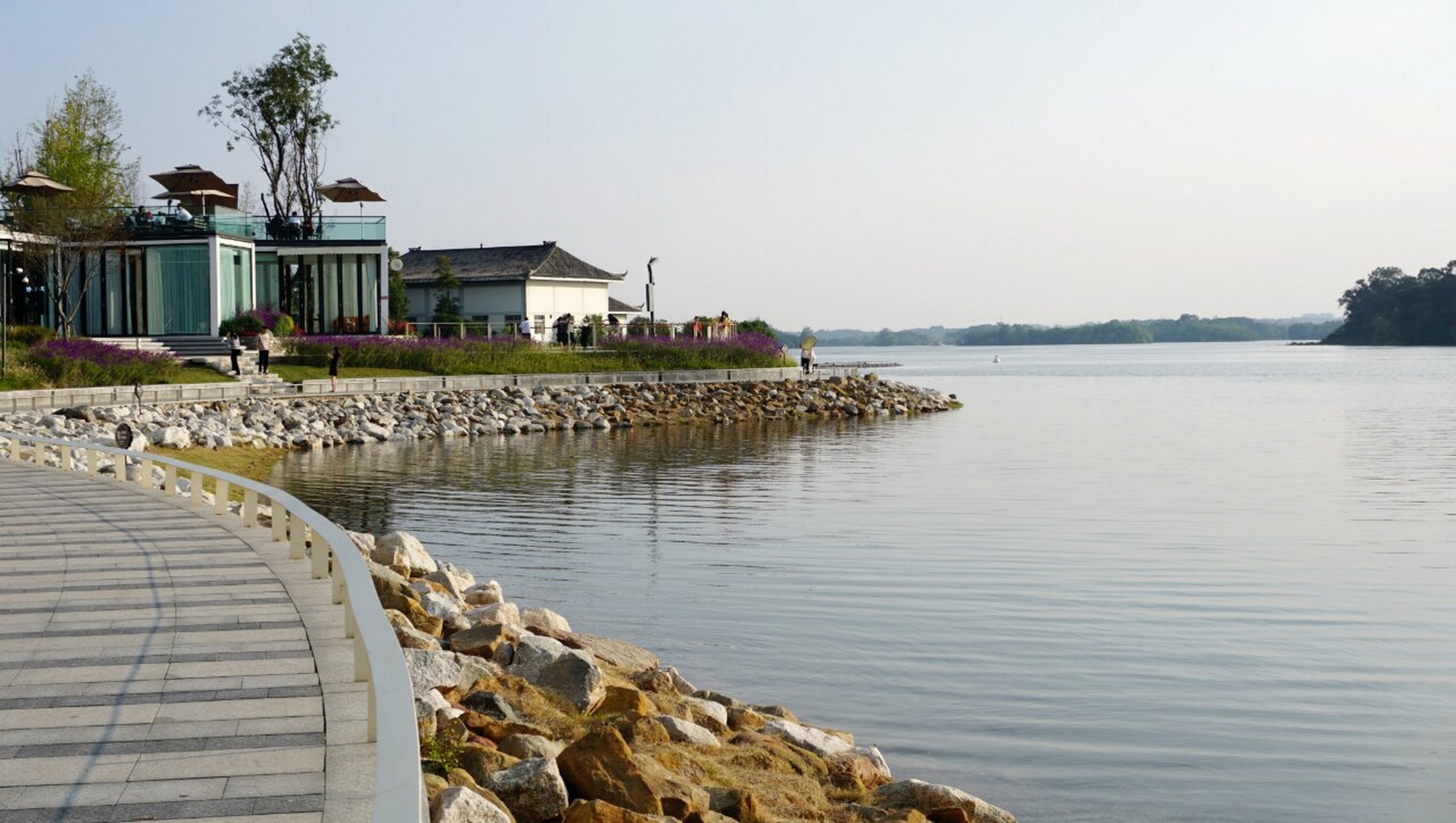 图一图二是三岔镇附近,湖面比较小,风景一般,称为副坝.
