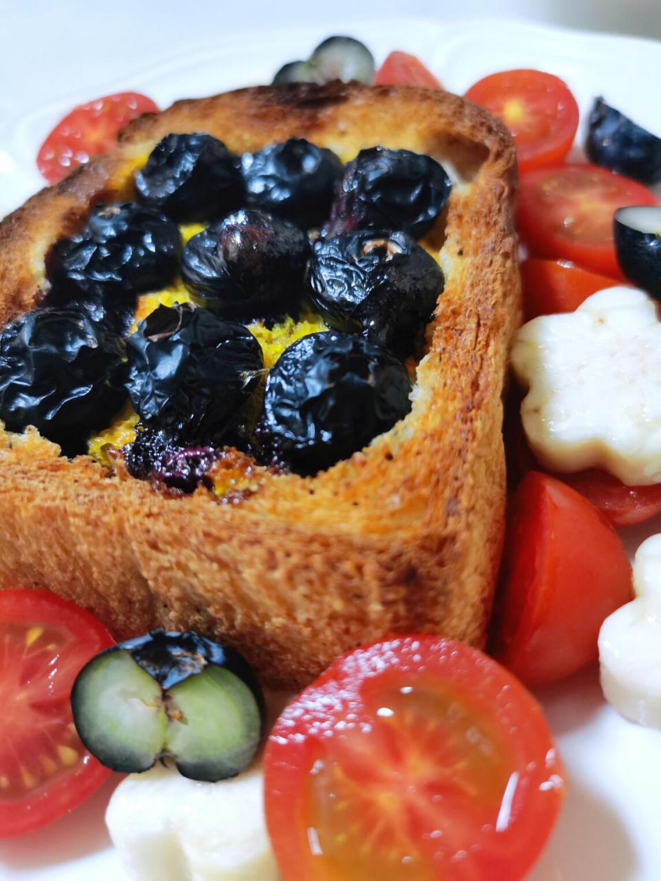 蓝莓酸奶吐司92 香蕉9477小番茄97 牛奶 95蓝莓酸奶吐司