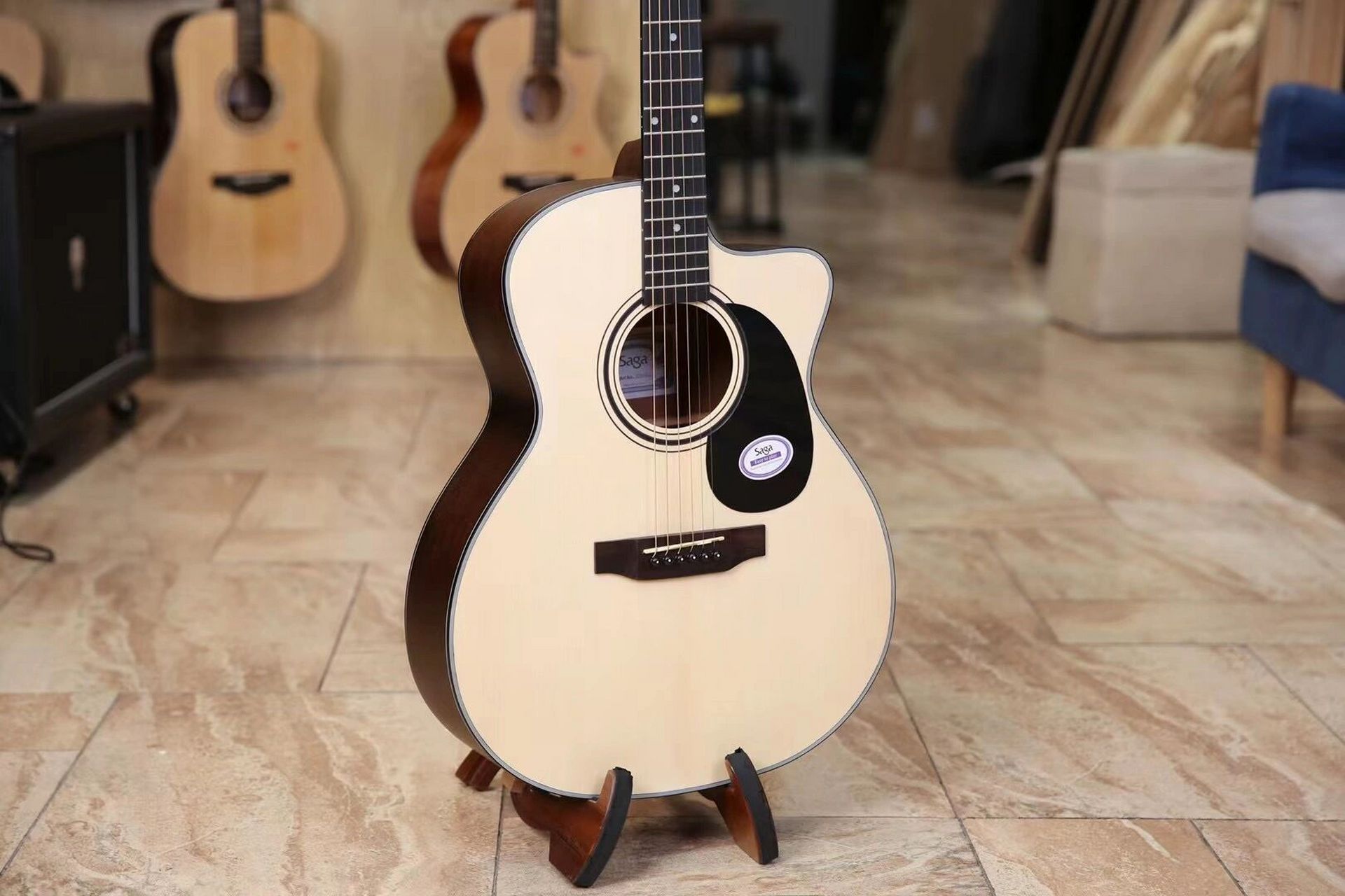 千元性价比之王,saga700vs布鲁克v12 现在很火的两款千元单板吉他