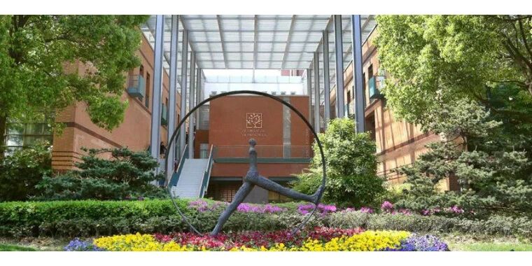 上海包玉刚实验学校,学费16.